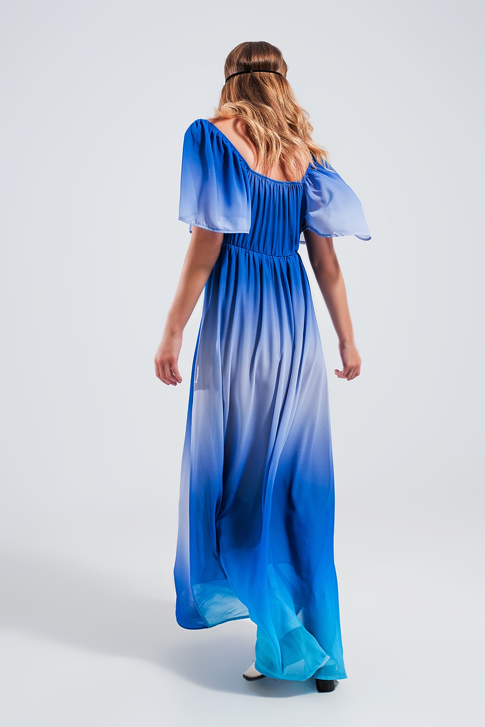 Vestido maxi con dise&ntilde;o degradado y escote coraz&oacute;n azul