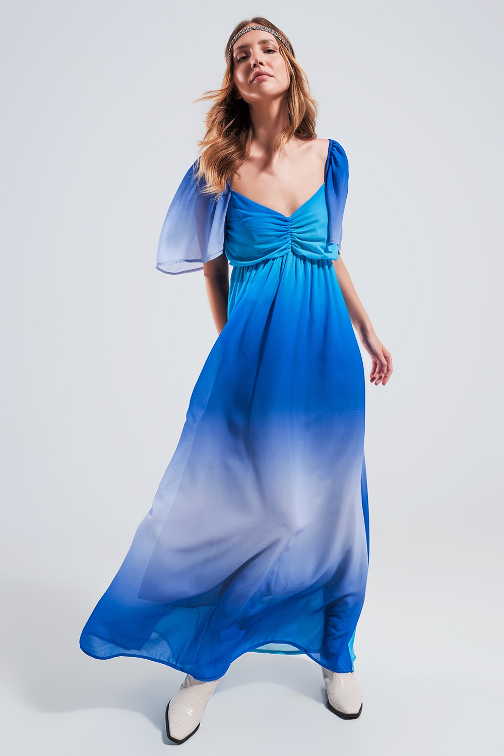 Vestido maxi con dise&ntilde;o degradado y escote coraz&oacute;n azul