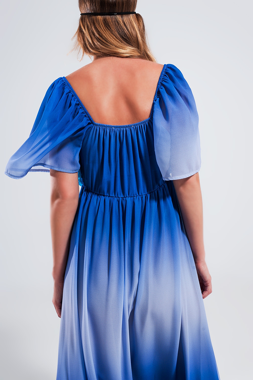 Vestido maxi con dise&ntilde;o degradado y escote coraz&oacute;n azul