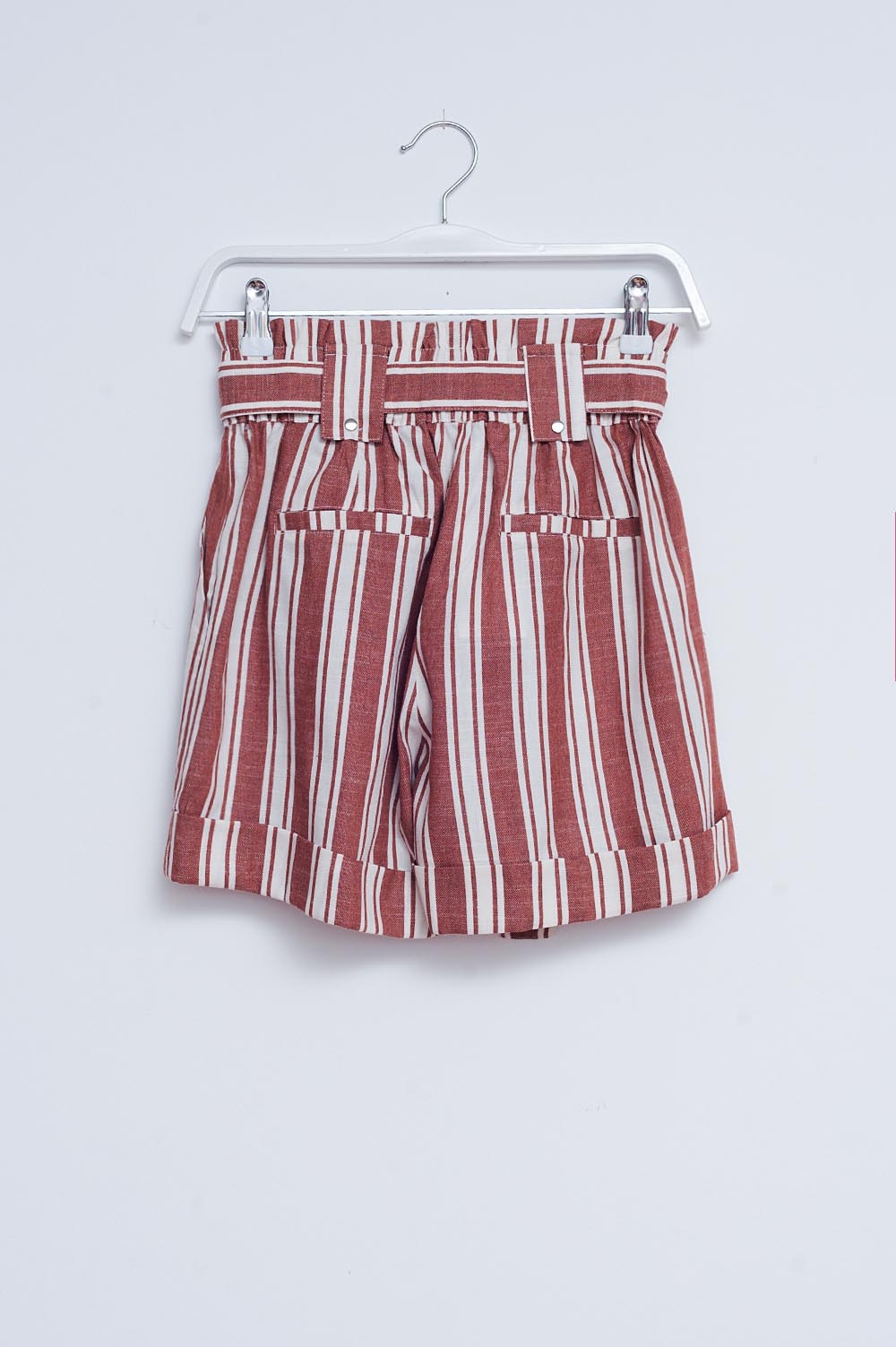 Pantalones cortos con cintura paperbag naranja Pantalones cortos con cintura paperbag naranja