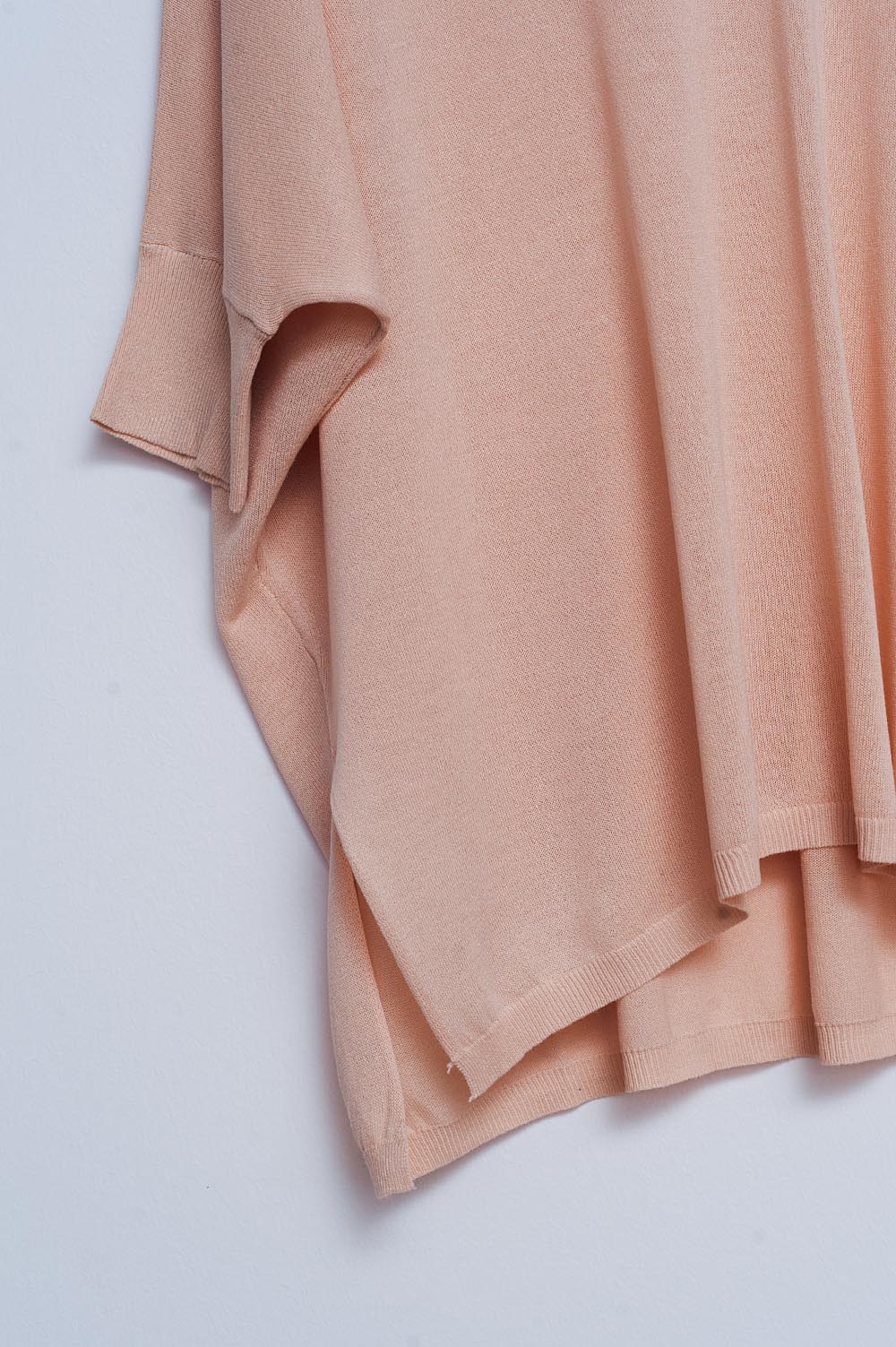 Jersey de corte cuadrado y manga corta en beige Jersey de corte cuadrado y manga corta en beige