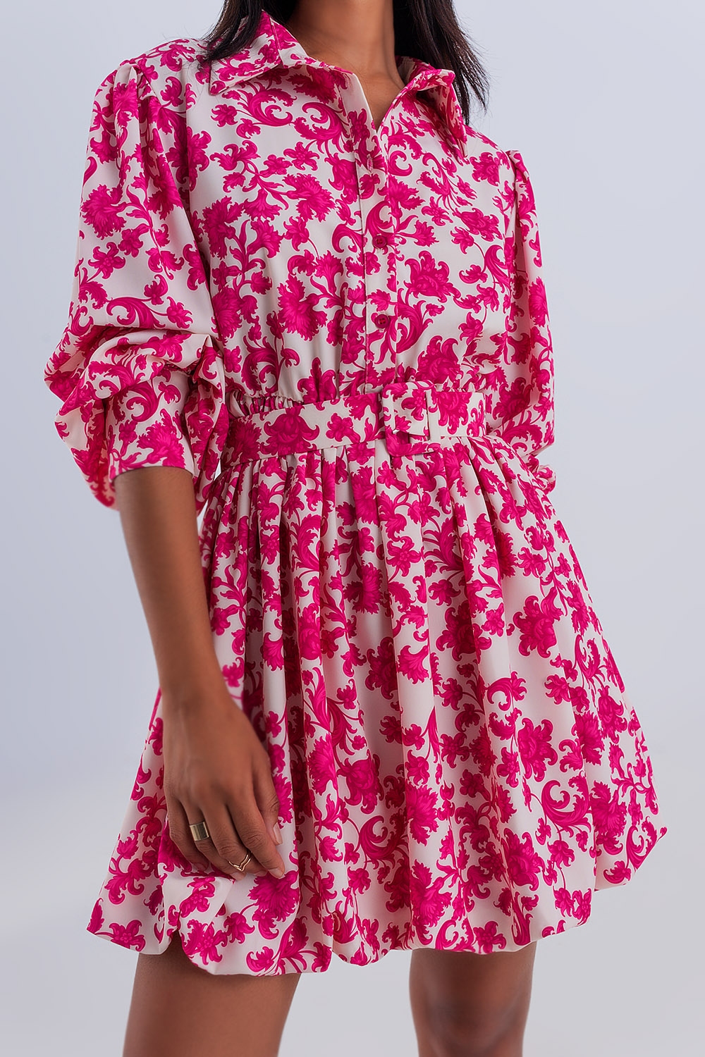 Vestido corto fuchsia amplio con estampado floral vintage