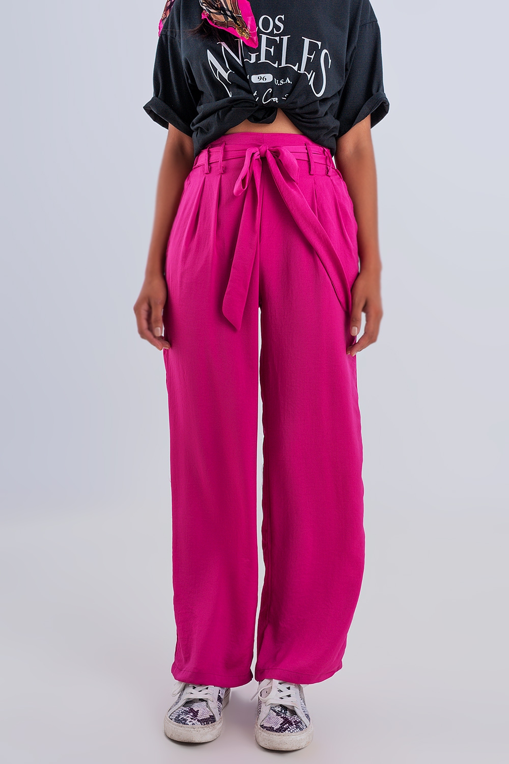 Pantalones fucsia de pernera ancha con cinturón Pantalones fucsia de pernera ancha con cinturón