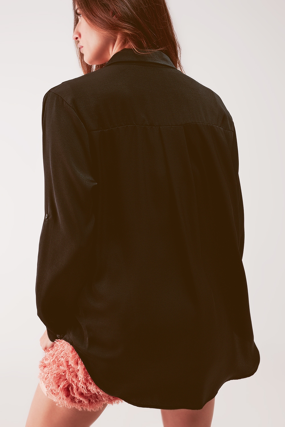Camisa color negro holgada de manga larga de satén