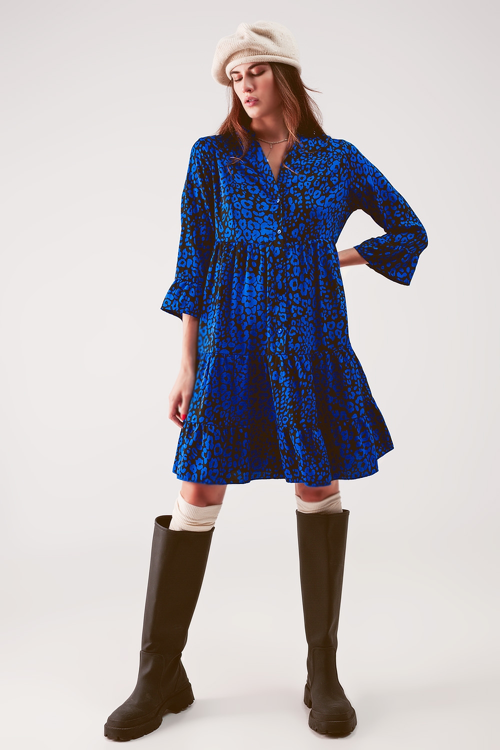 Vestido corto con estampado animal azul amplio y falda escalonada Vestido corto con estampado animal azul amplio y falda escalonada