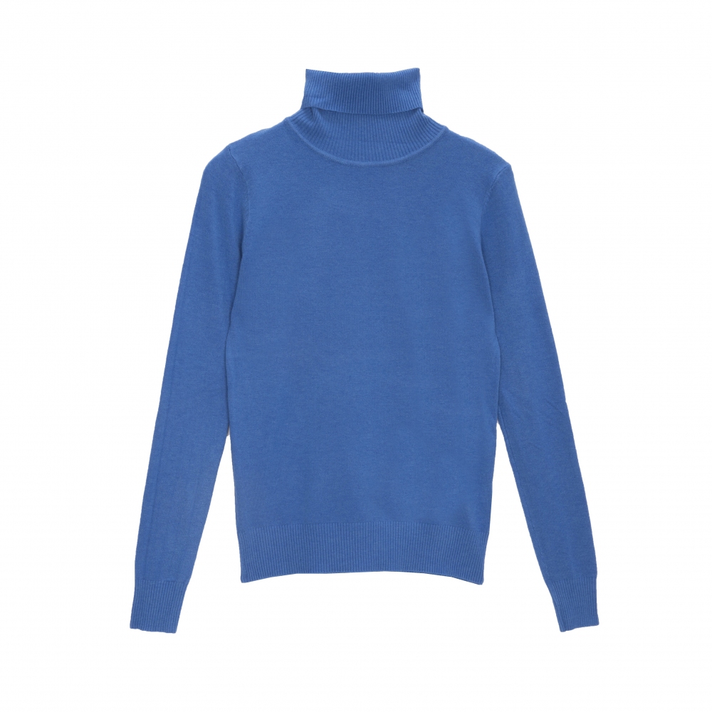 Jersey azul con cuello alto