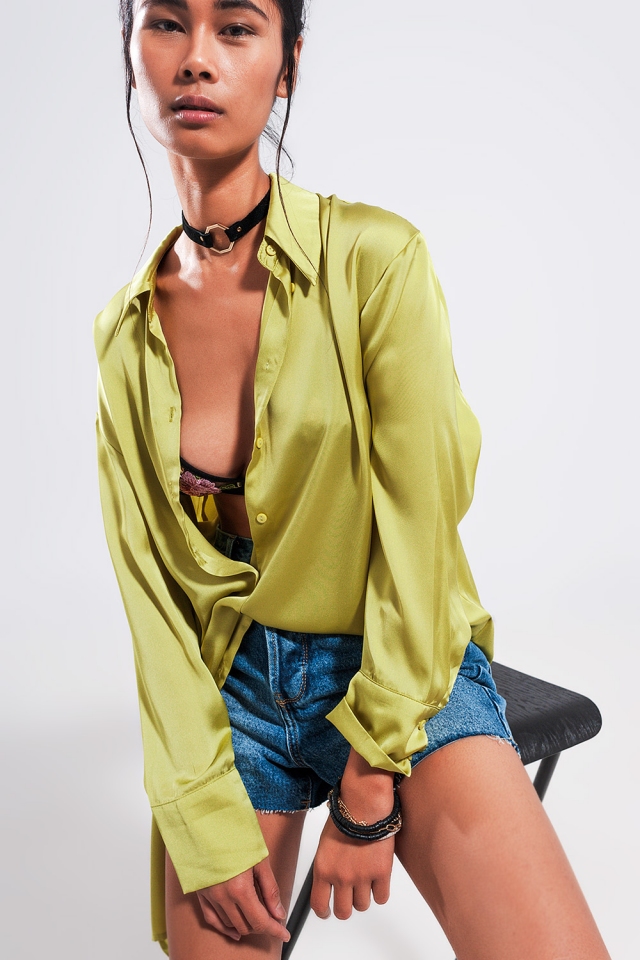 Camicia abbottonata sul davanti a maniche lunghe in raso verde