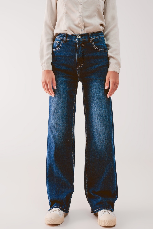 Blaue Jeans im 90er Stil mit geradem Bein