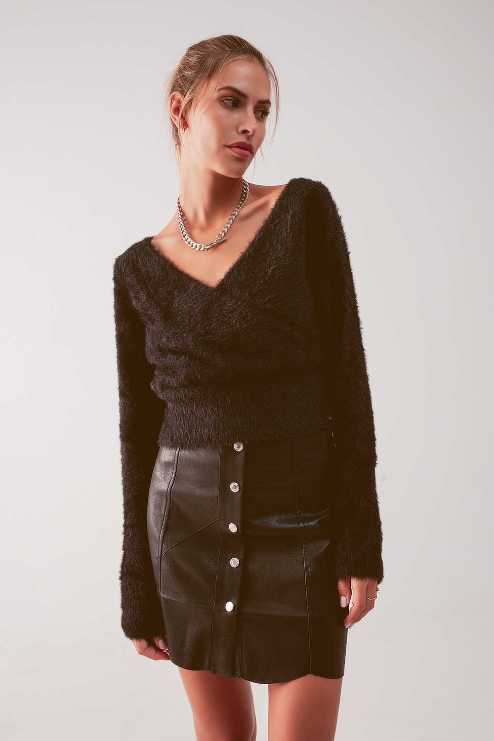 Jersey negro cuello pico de punto mullido Jersey negro cuello pico de punto mullido