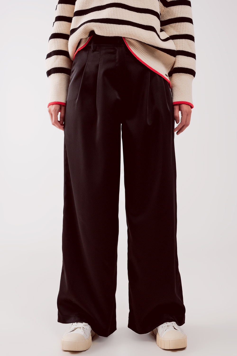 Pantalones palazzo con pinzas en negro Pantalones palazzo con pinzas en negro