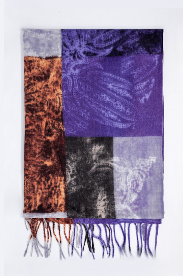 Sjaal met paarse paisley motief