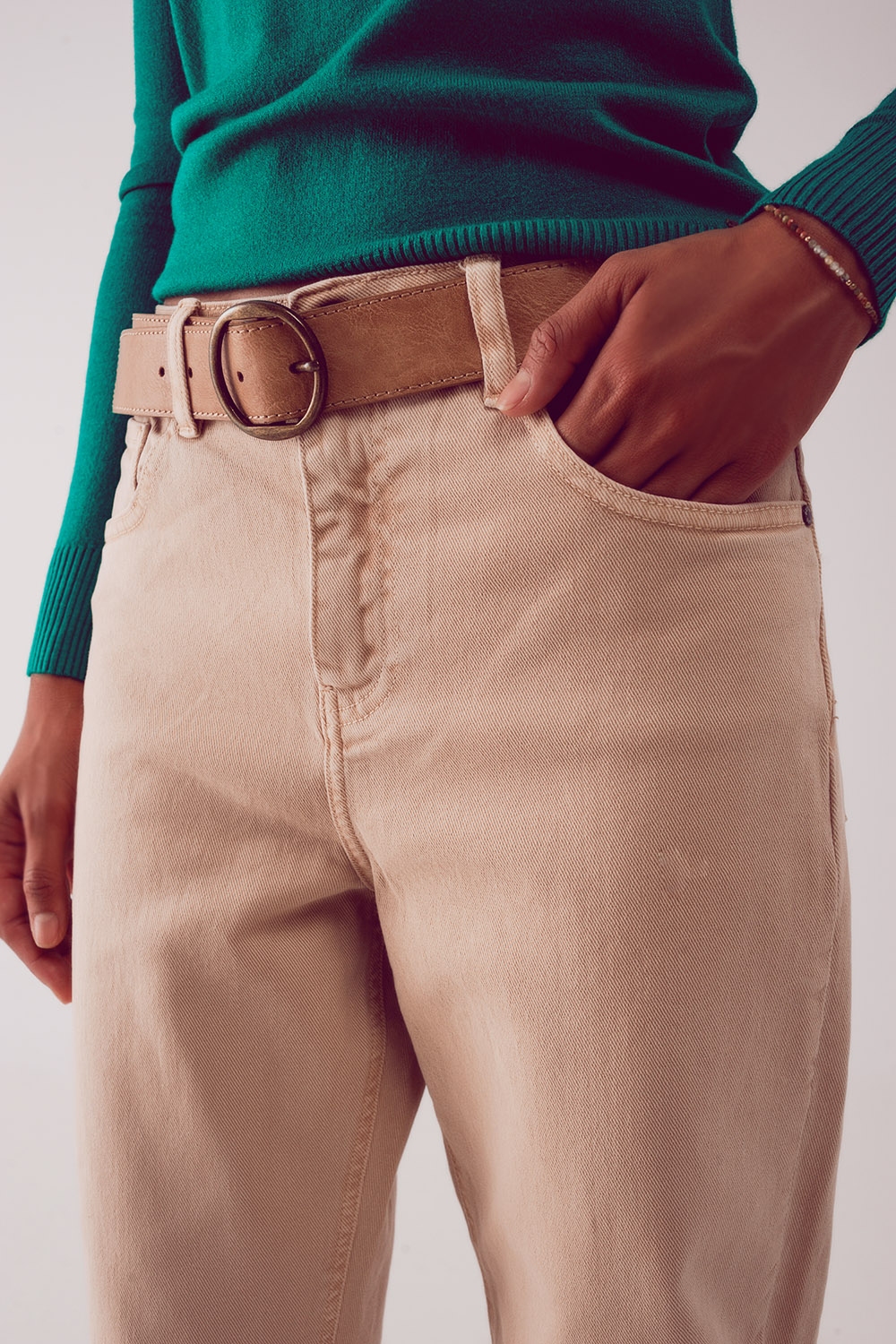 Vaqueros de algod&oacute;n de talle medio en BEIGE