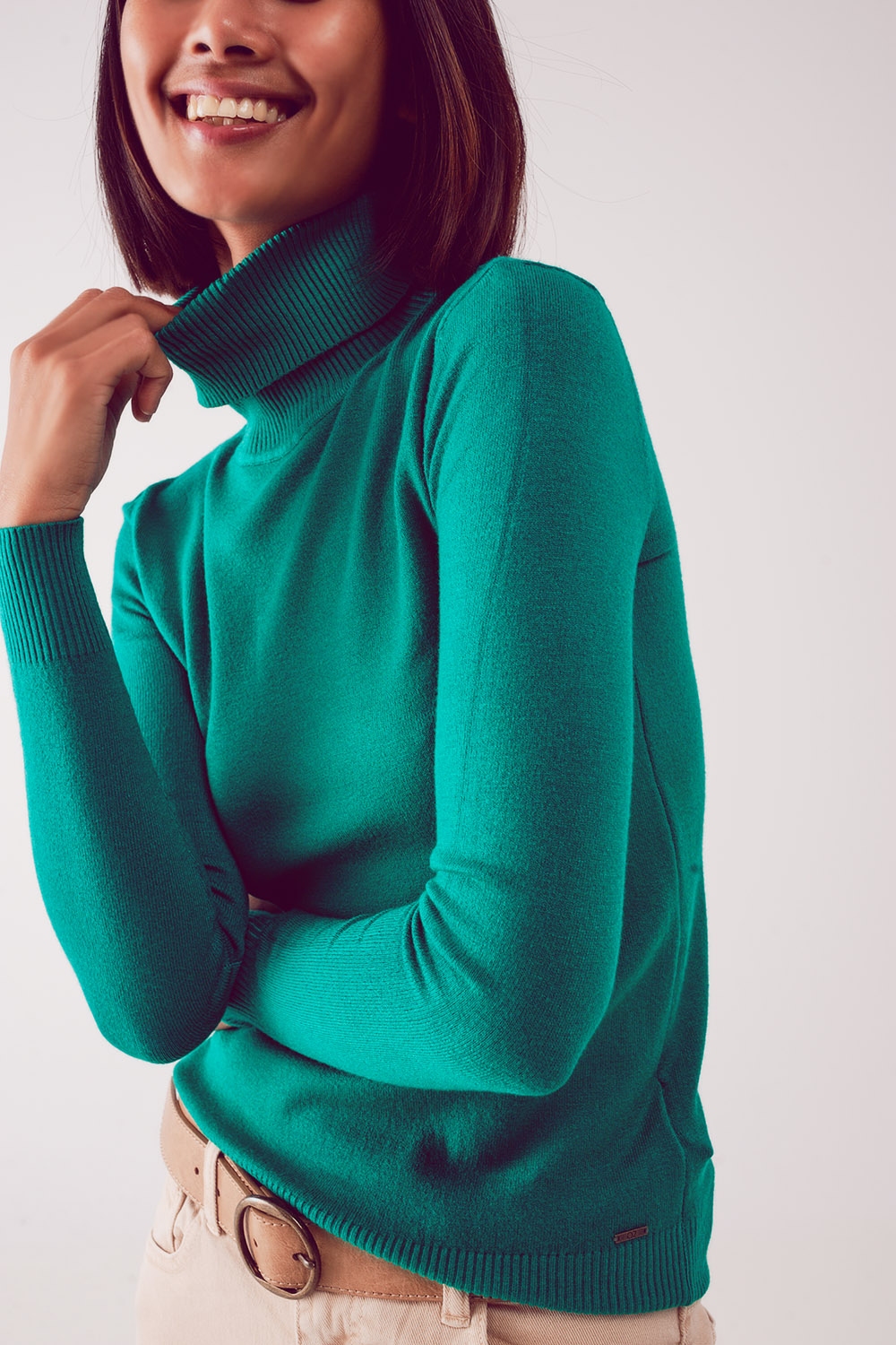 Jersey verde con cuello alto Jersey verde con cuello alto