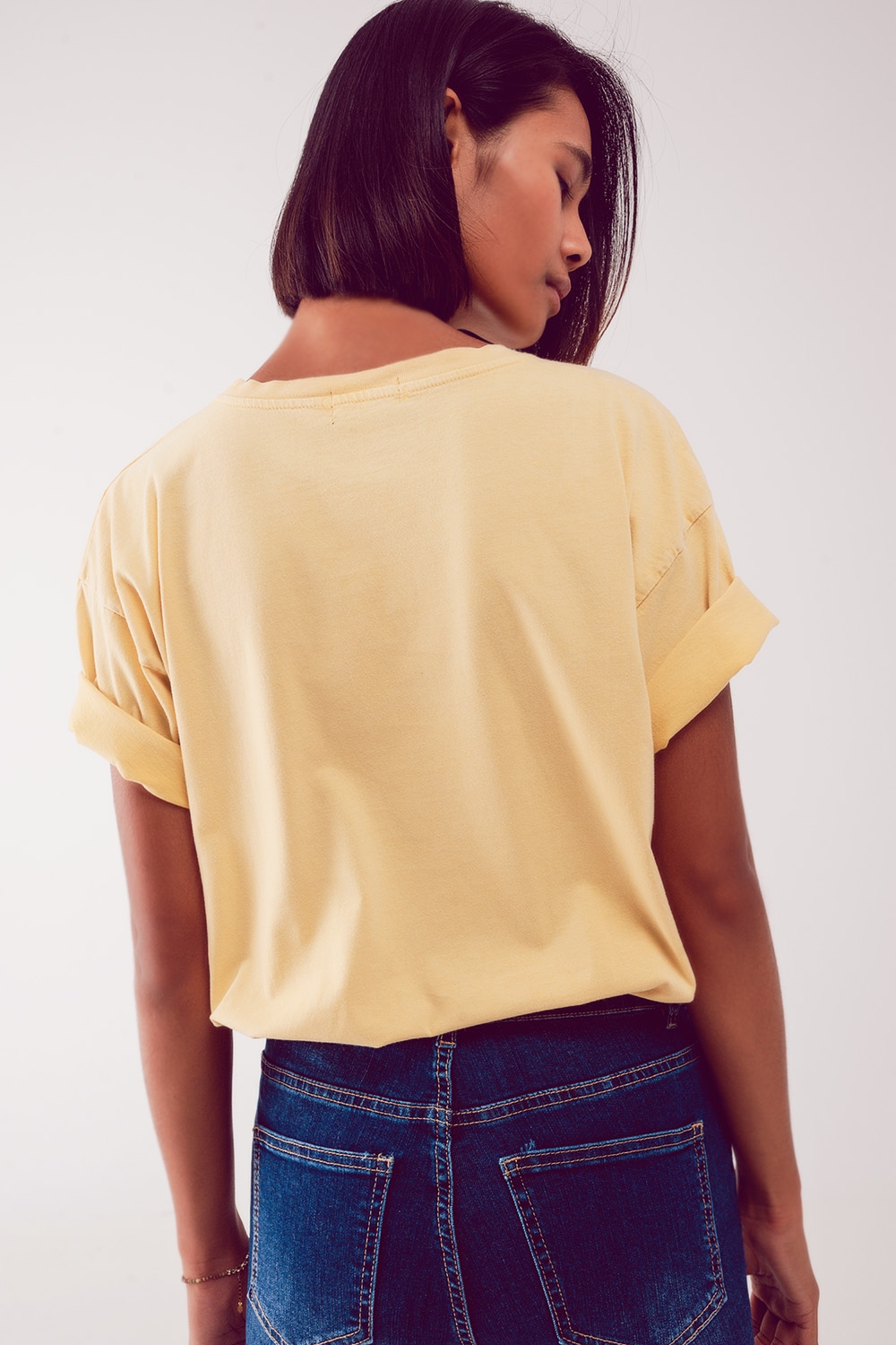 Camiseta casual con estampado gr&aacute;fico de Vintage Queens en amarillo