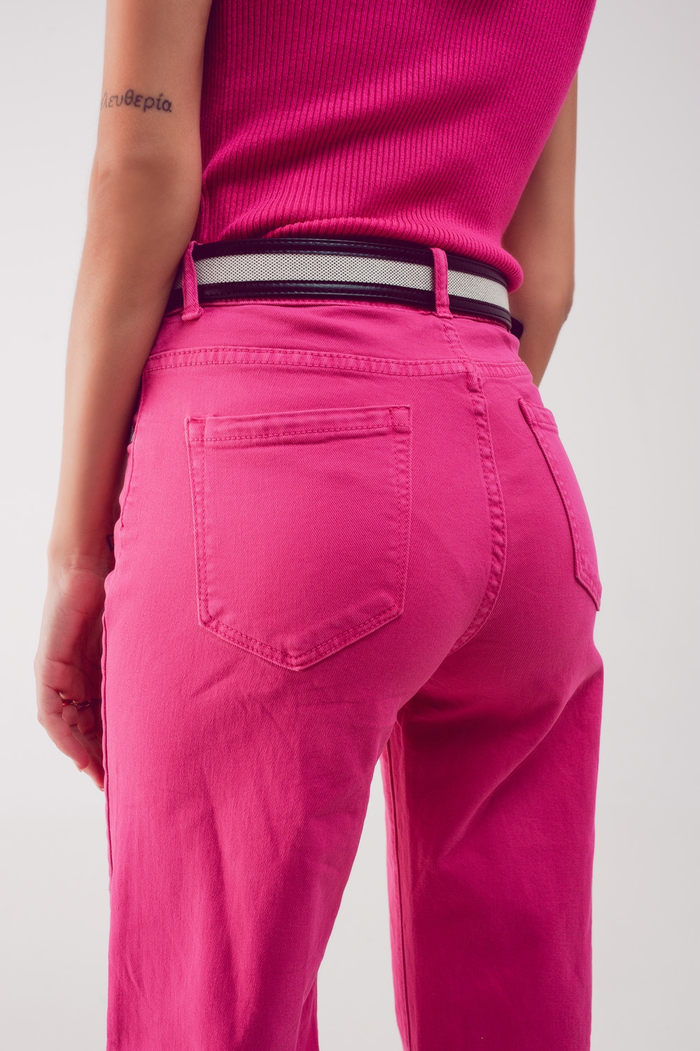 Vaqueros capri color fushia de pernera ancha Vaqueros capri color fushia de pernera ancha