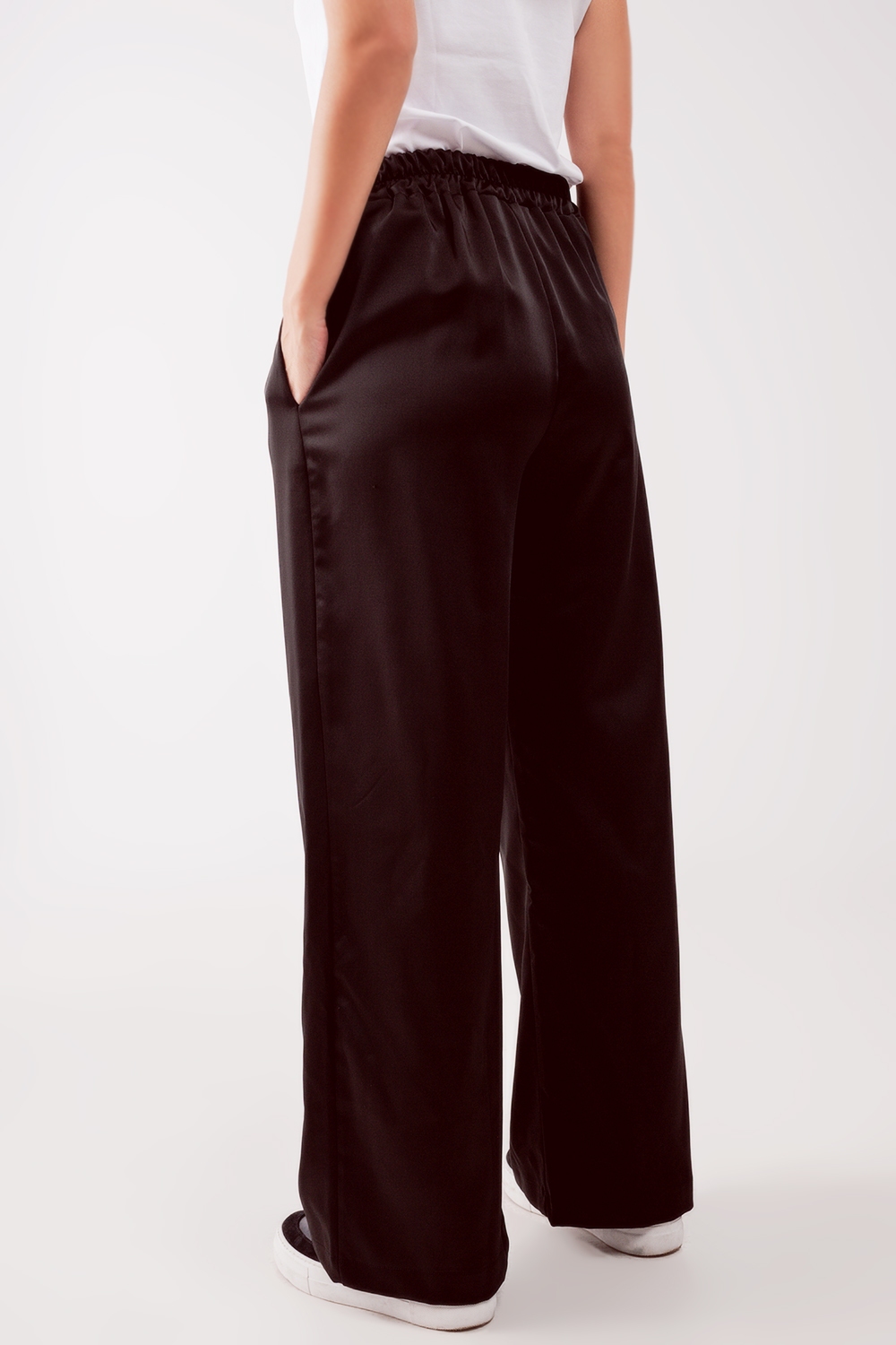 Pantalones negros de pernera ancha de satén Pantalones negros de pernera ancha de satén