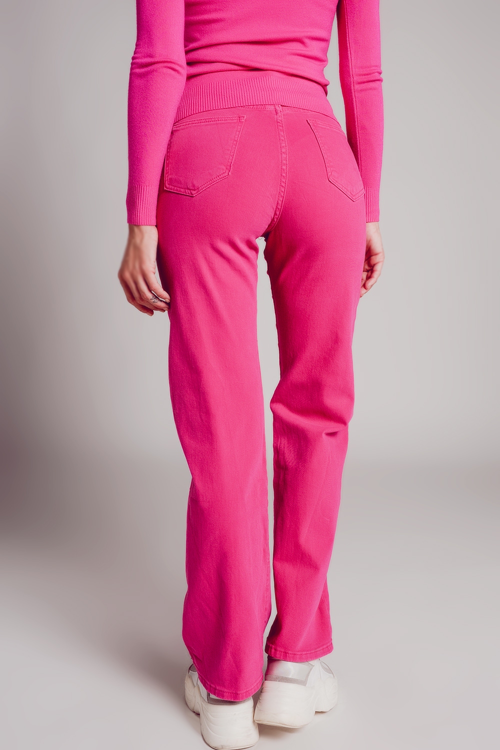 Vaqueros mom fucsia de tiro alto y corte holgado Vaqueros mom fucsia de tiro alto y corte holgado