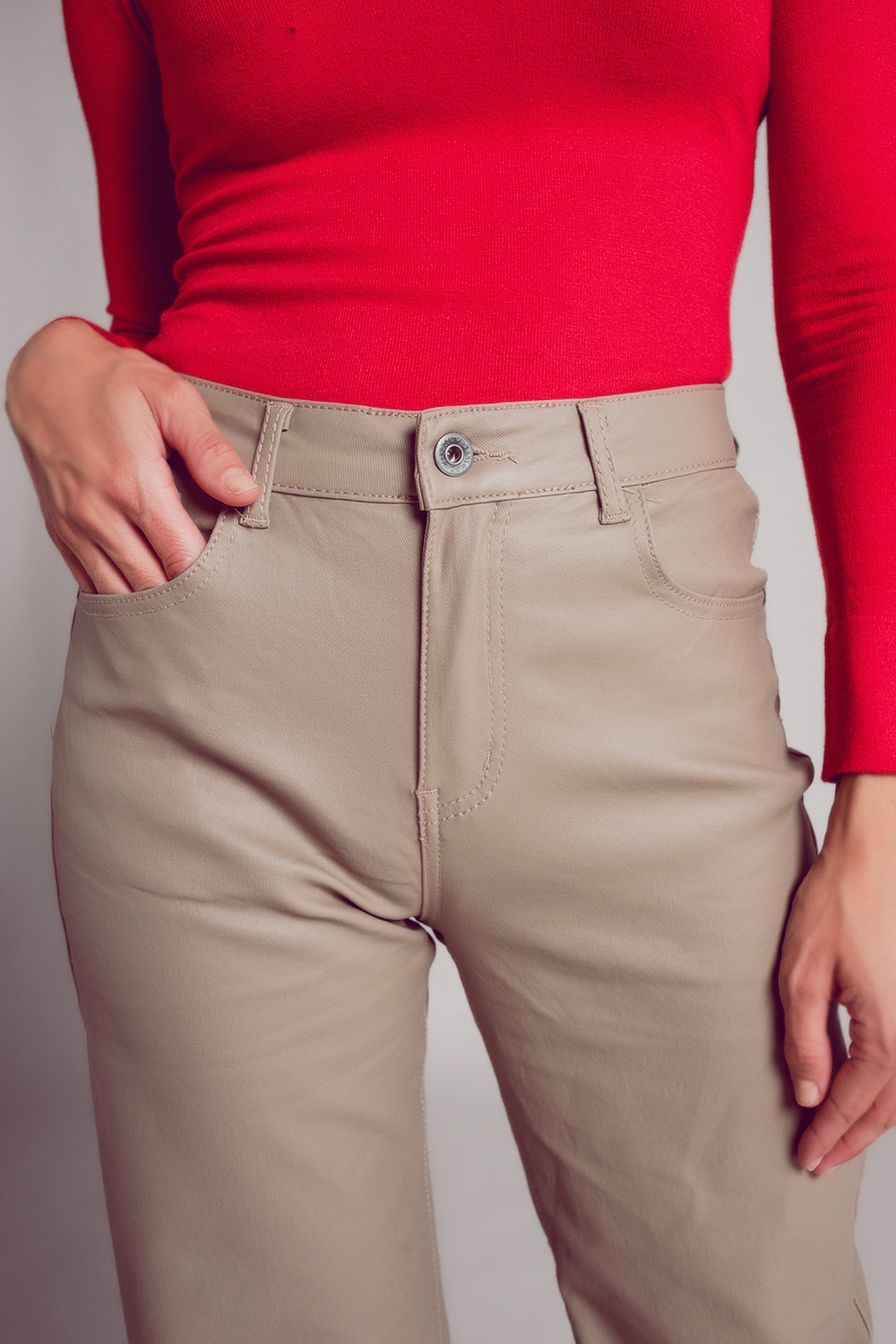 Pantalones beige de pernera ancha de cuero sintético Pantalones beige de pernera ancha de cuero sintético