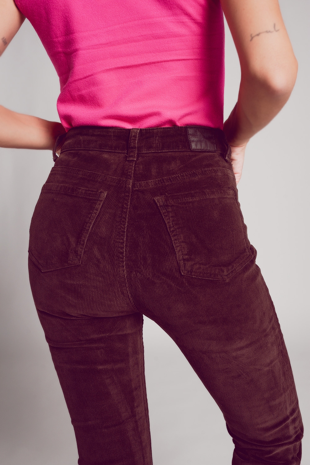 Pantalon marron chocolate corte pitillo de pana Pantalon marron chocolate corte pitillo de pana