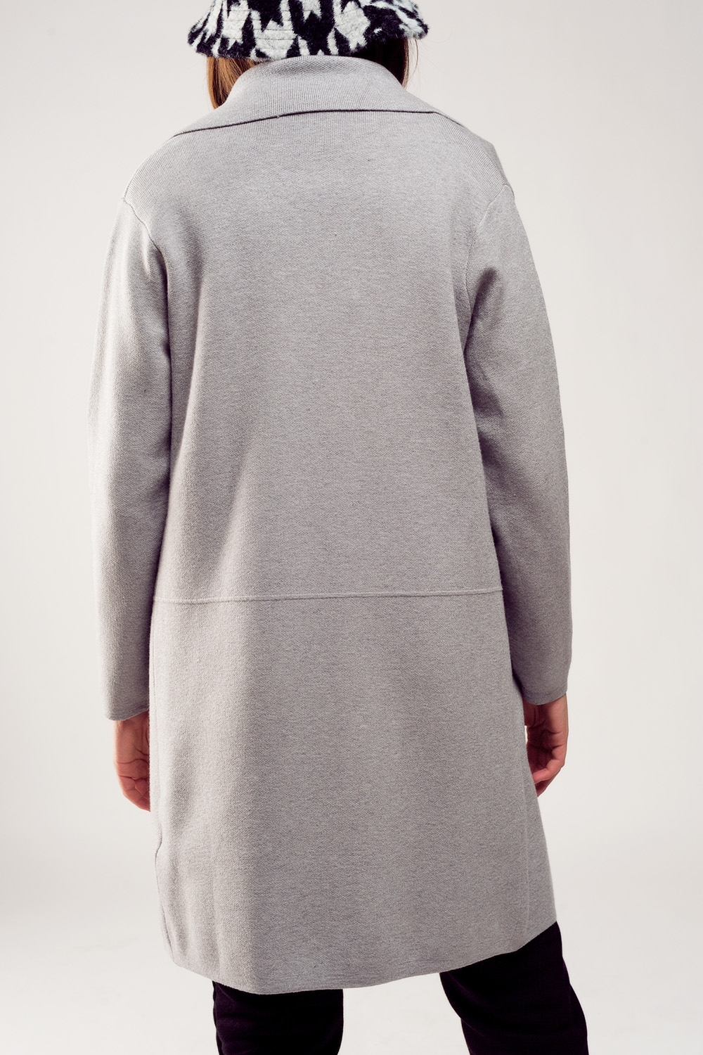 Cardigan extra grande en gris con solapas