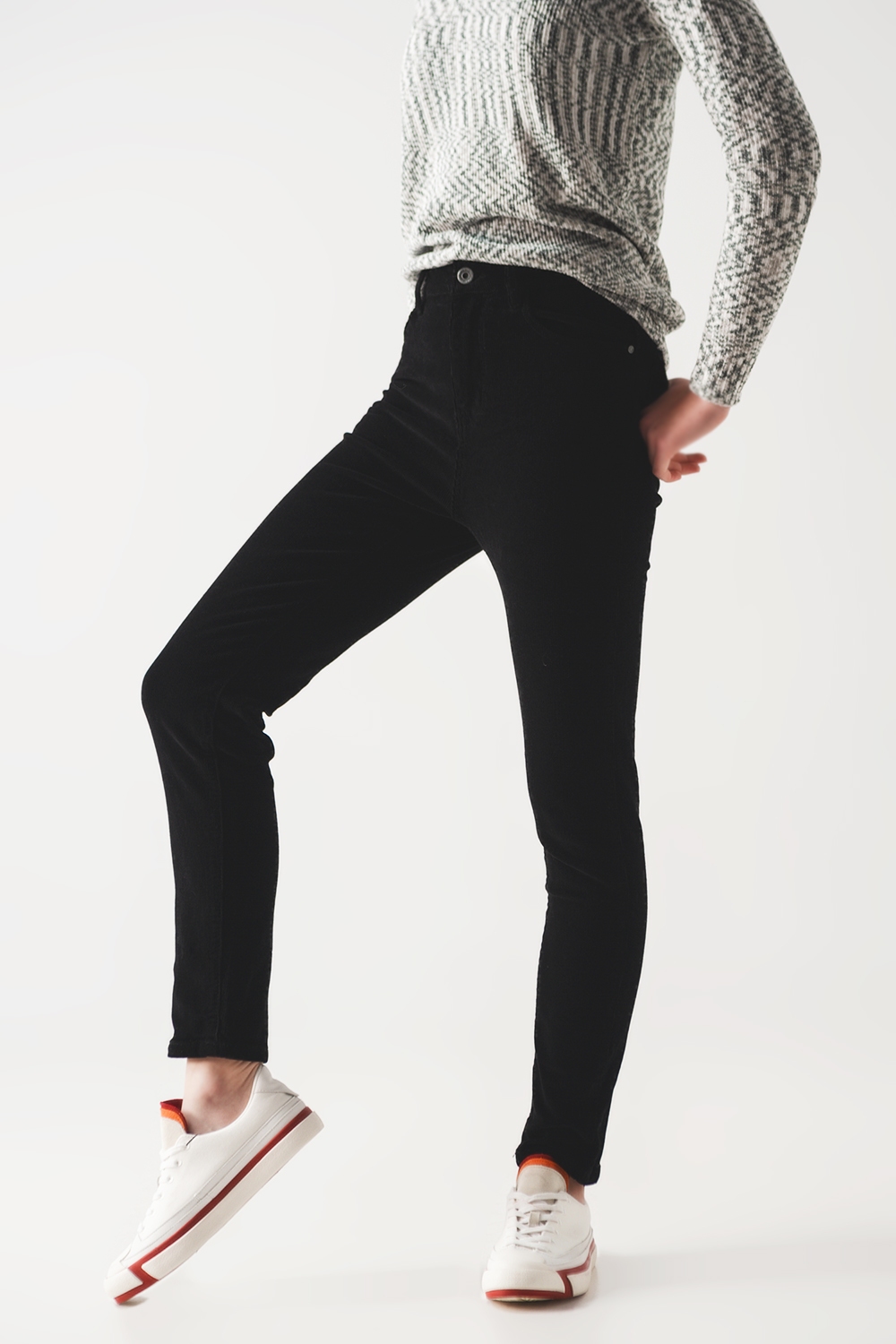 Pantalon negro corte pitillo de pana Pantalon negro corte pitillo de pana