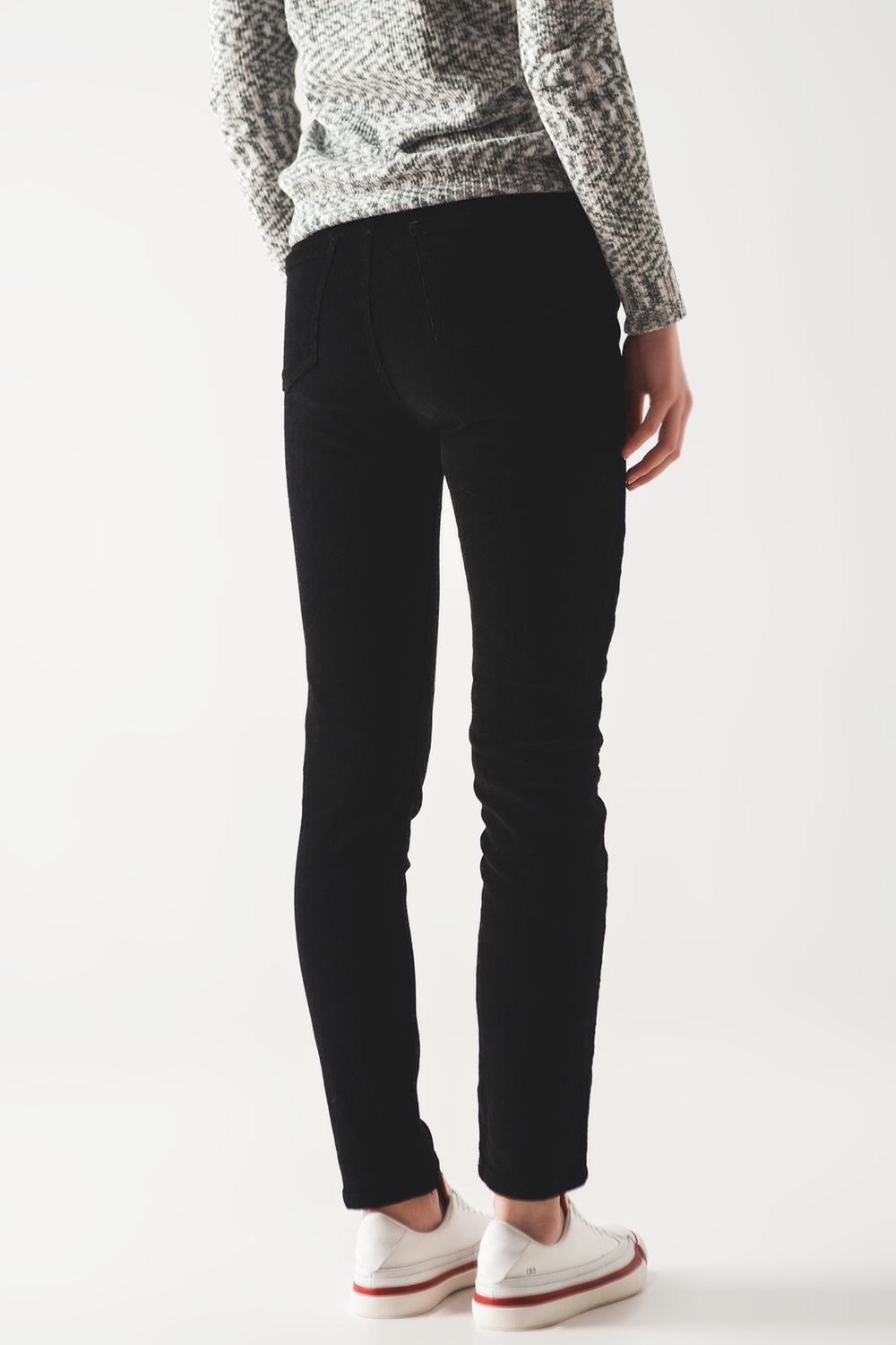 Pantalon negro corte pitillo de pana Pantalon negro corte pitillo de pana