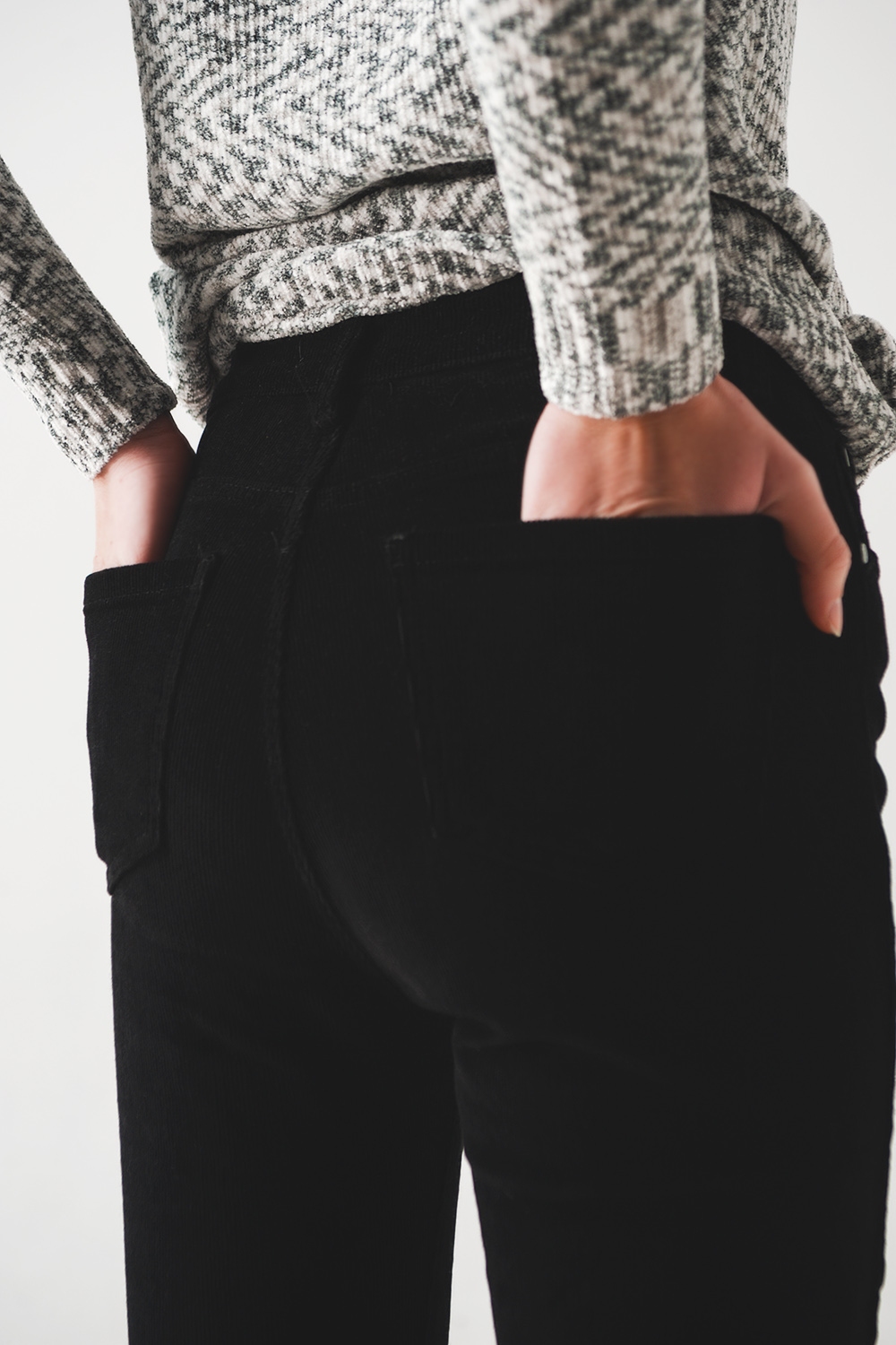 Pantalon negro corte pitillo de pana Pantalon negro corte pitillo de pana