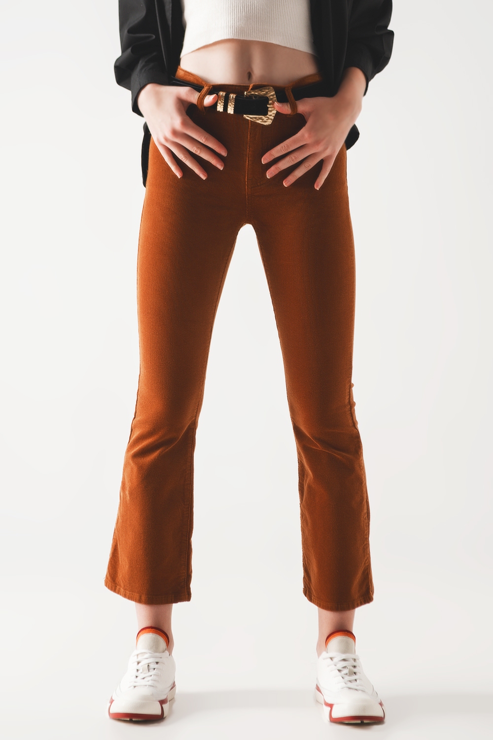 Pantalones acampanados de pana en color camel Pantalones acampanados de pana en color camel
