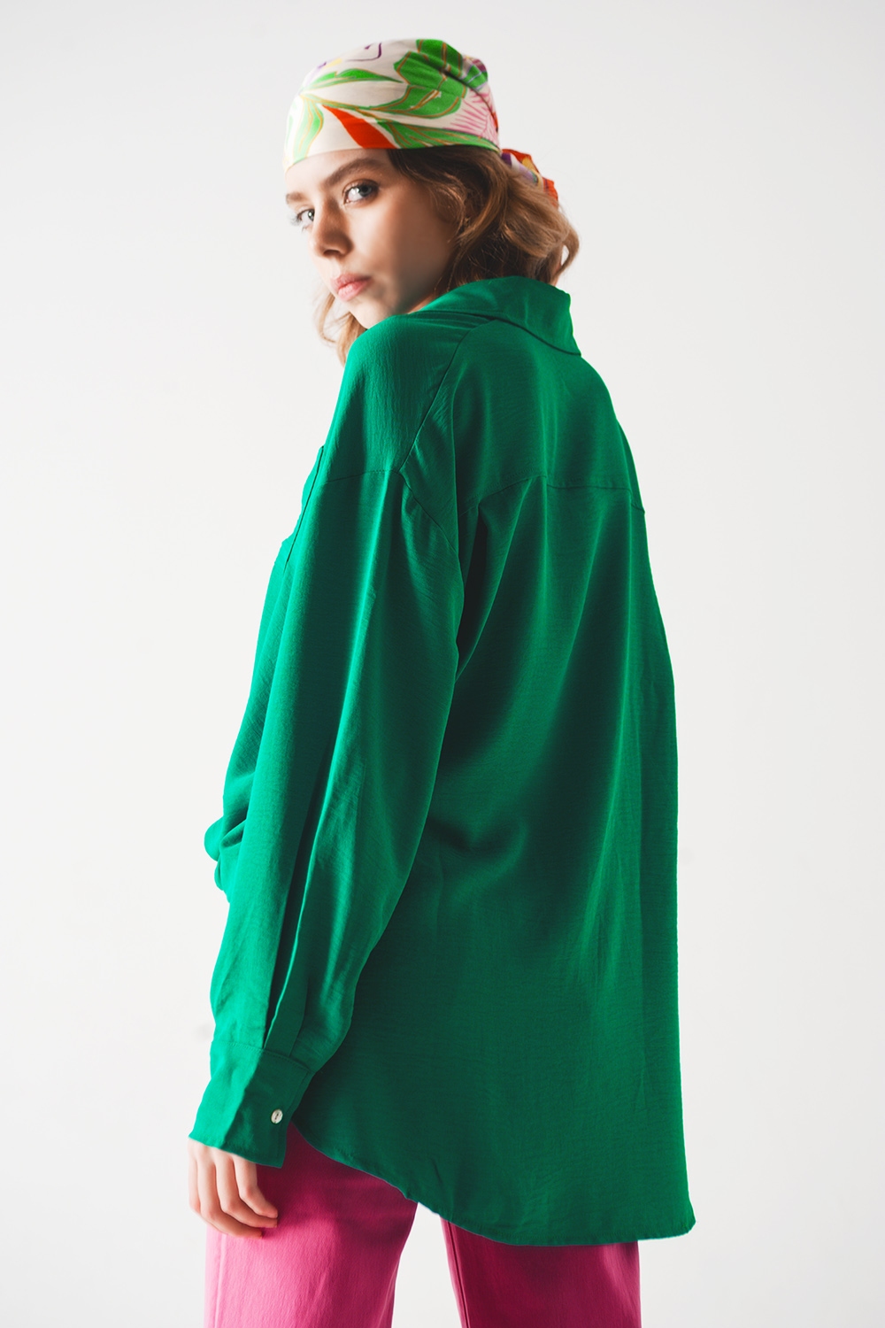 Camisa verde extragrande con detalle de bolsillo Camisa verde extragrande con detalle de bolsillo