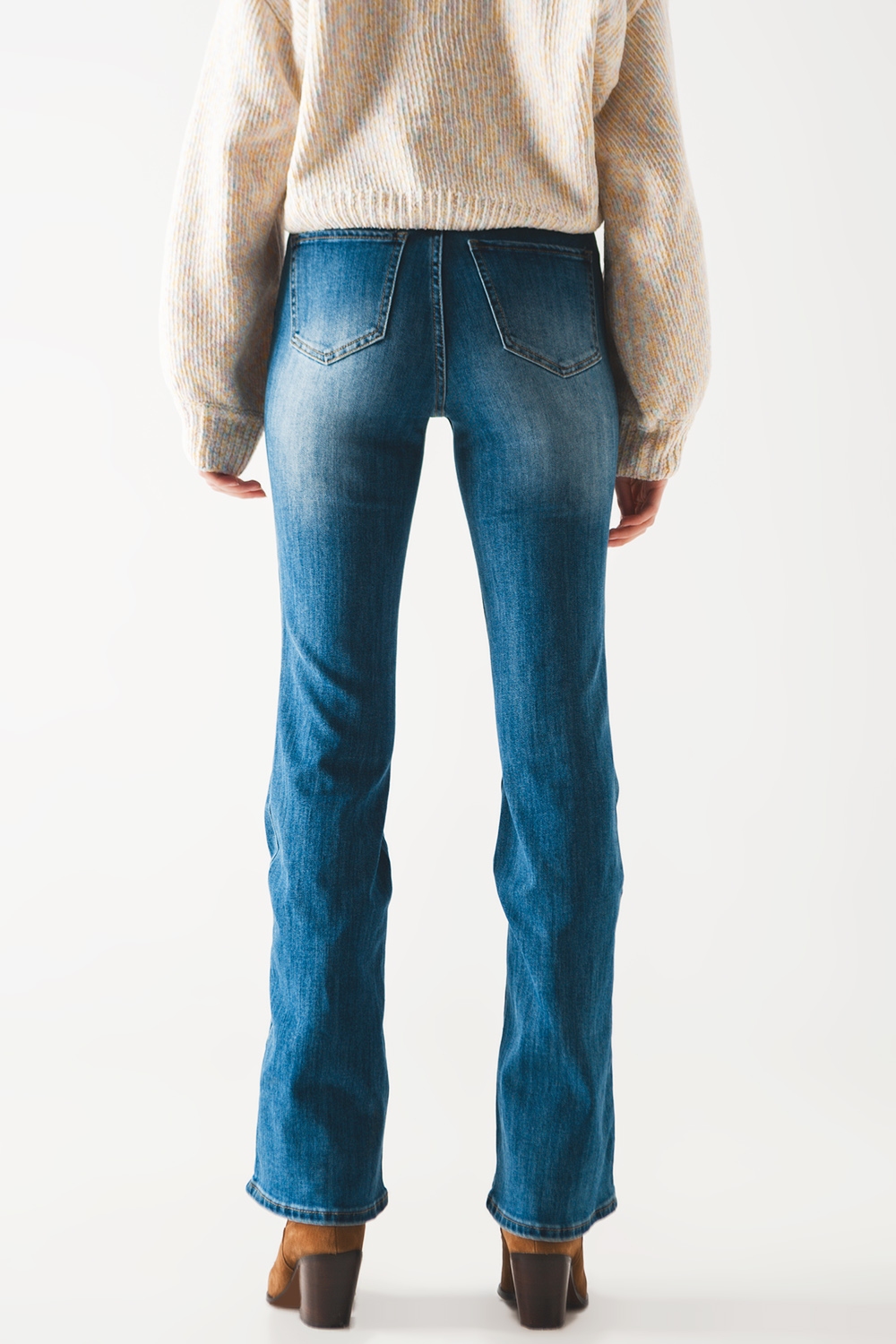 Vaqueros azules de corte bootcut acampanado