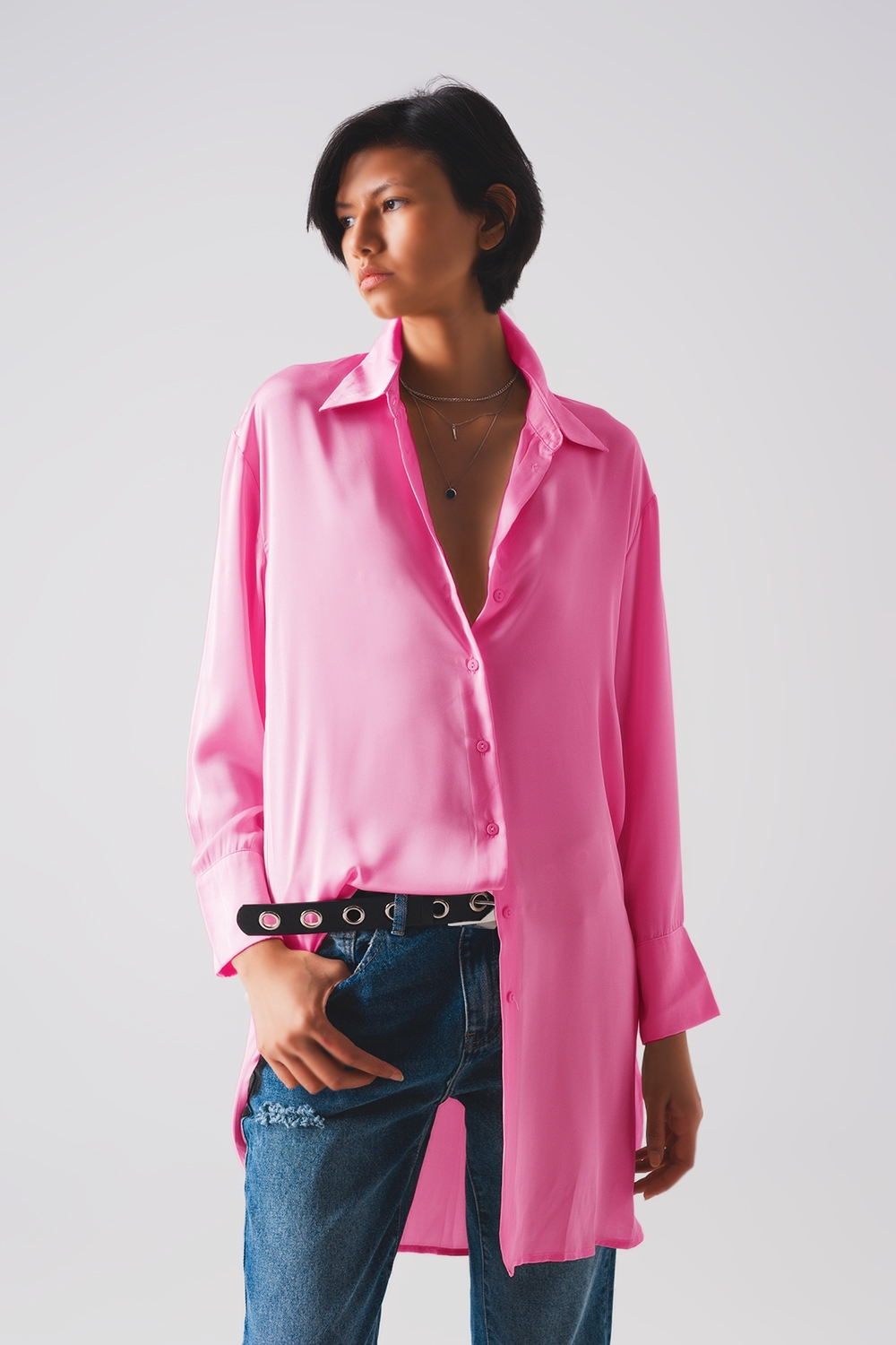 Camisa rosa de manga larga abotonada de satén Camisa rosa de manga larga abotonada de satén