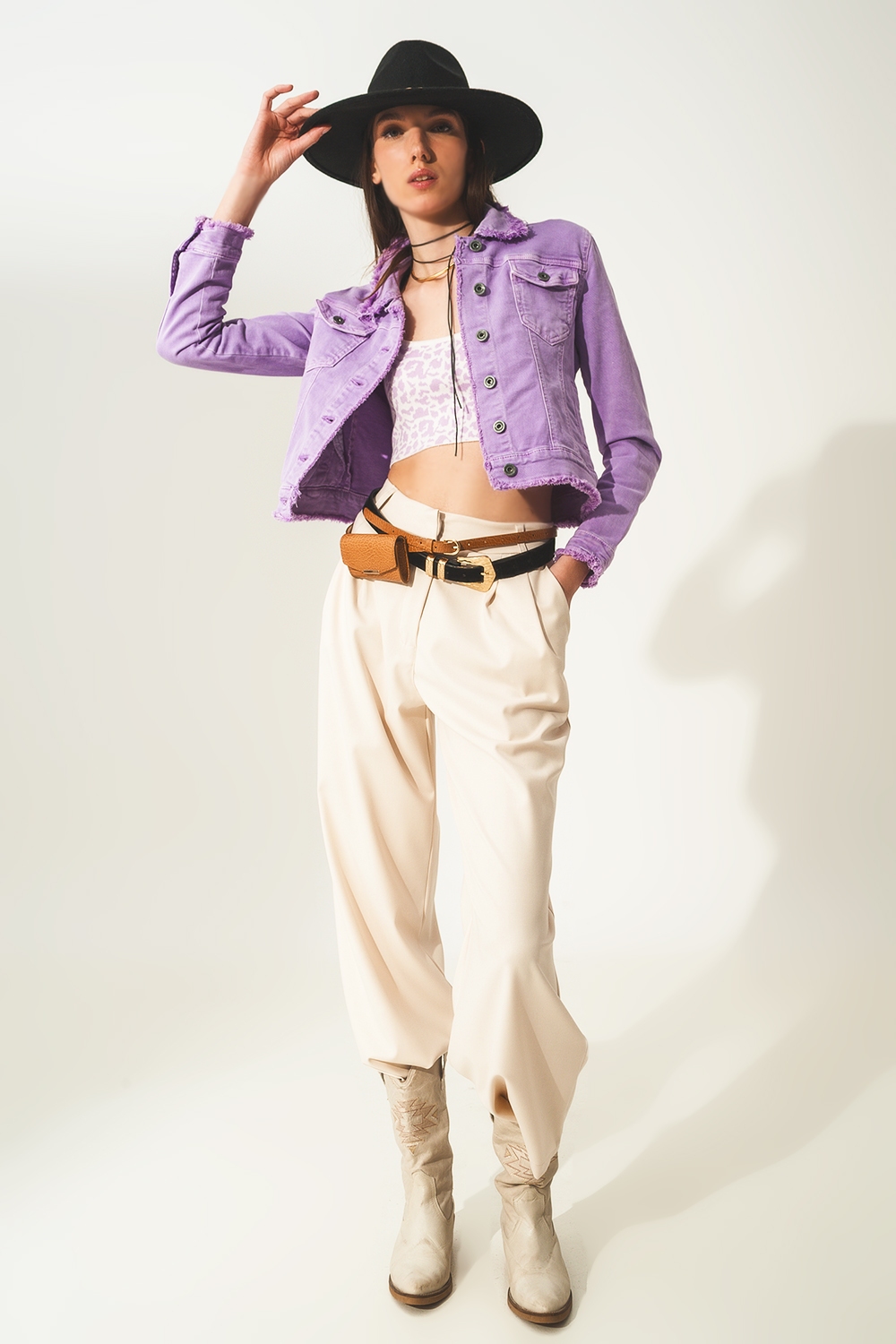 Chaqueta vaquera lila con bordes sin rematar Chaqueta vaquera lila con bordes sin rematar