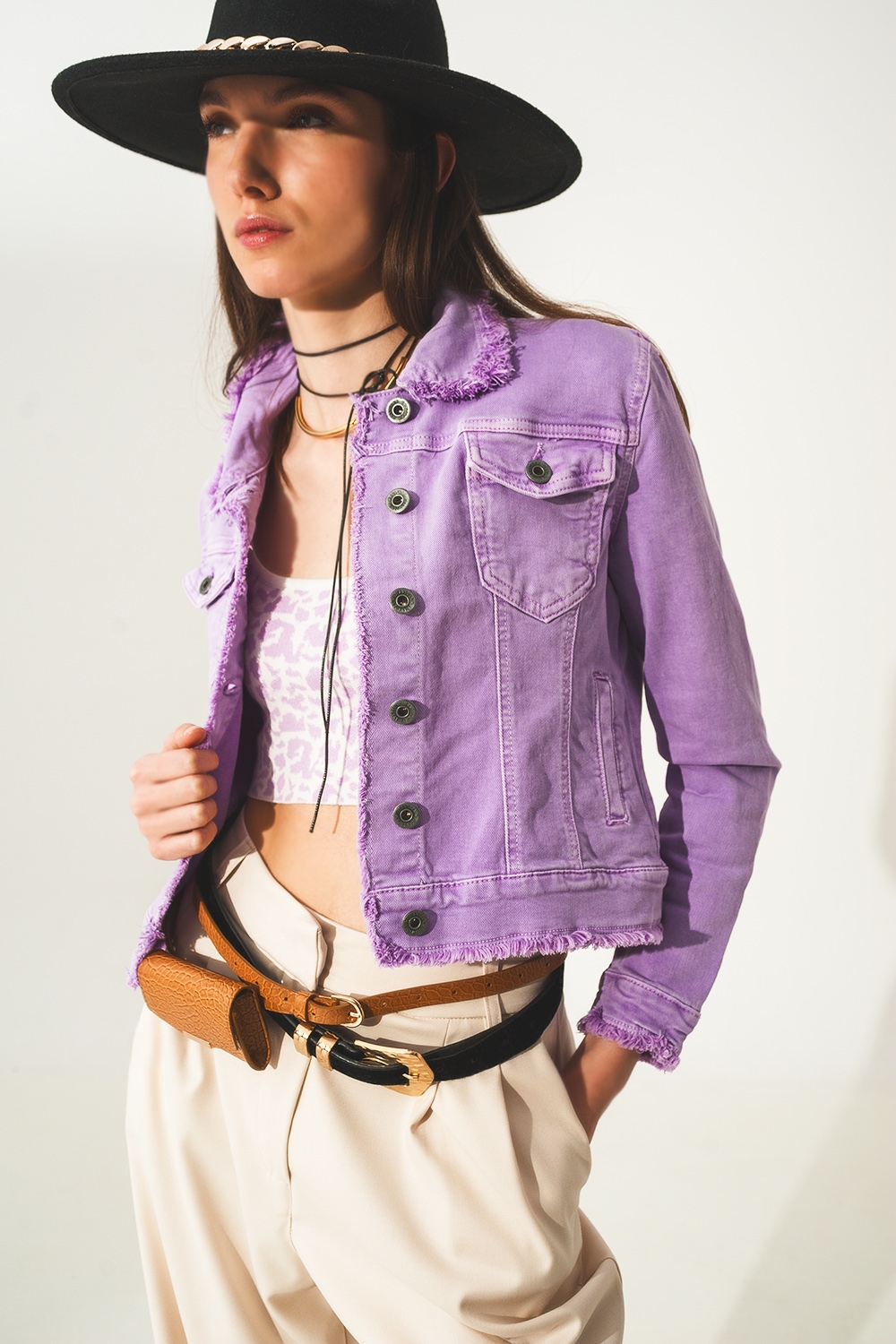 Chaqueta vaquera lila con bordes sin rematar Chaqueta vaquera lila con bordes sin rematar