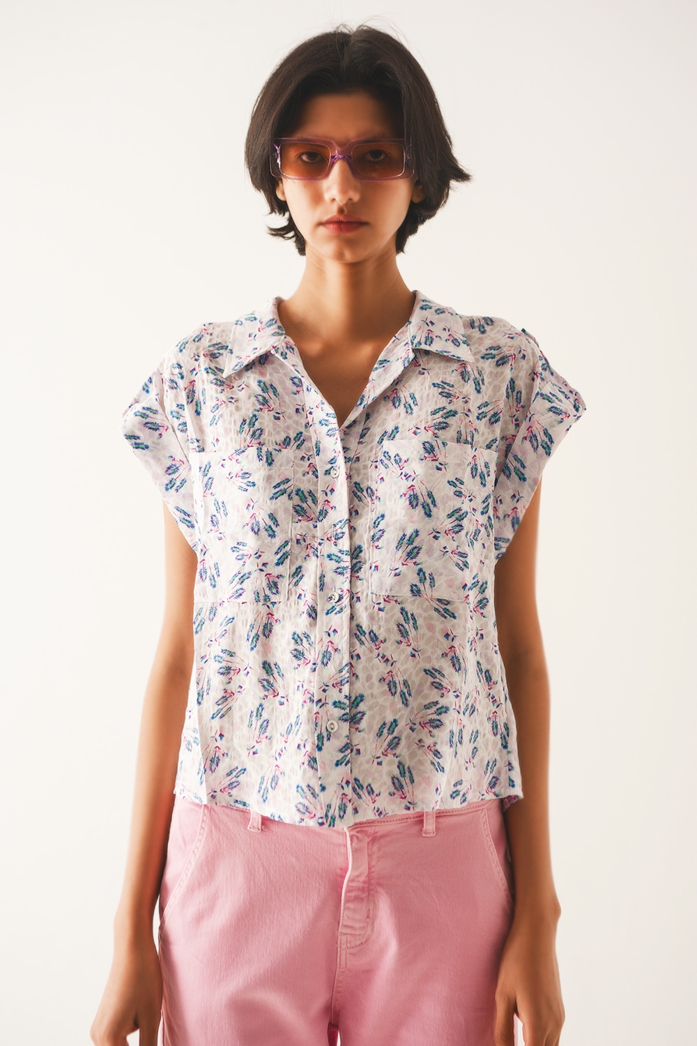 Blusa morada con bolsillos y estampado de florecitas Blusa morada con bolsillos y estampado de florecitas