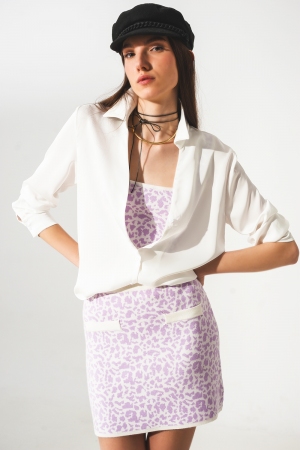 Camisa de saten en crema y cuello de pico