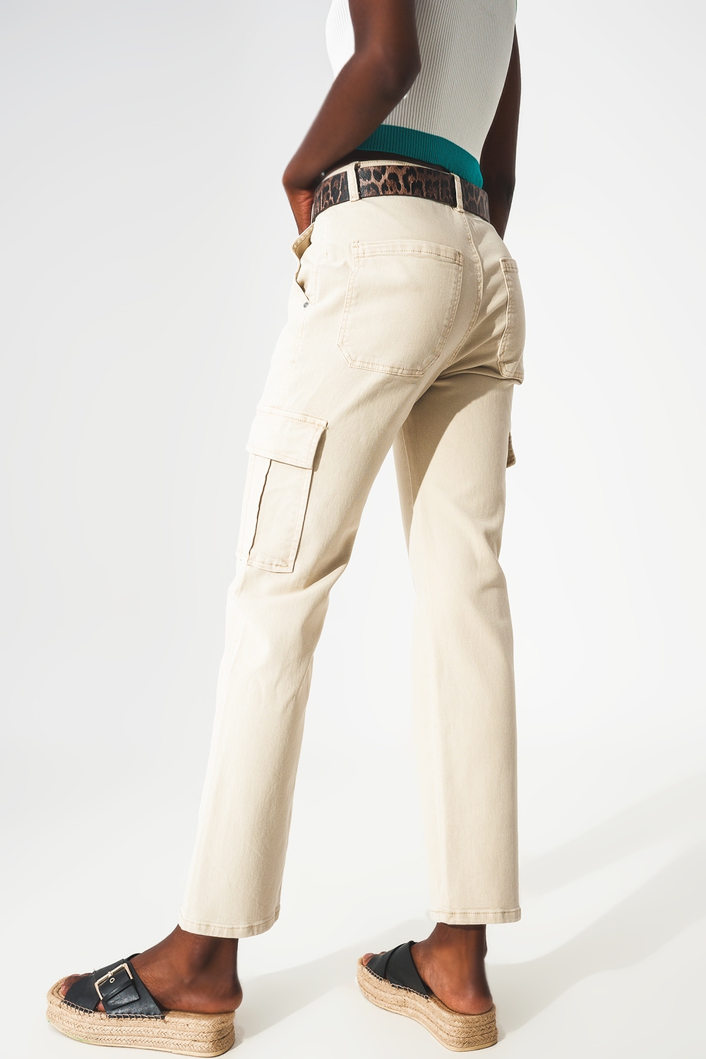 Pantalones estilo cargo en beige Pantalones estilo cargo en beige