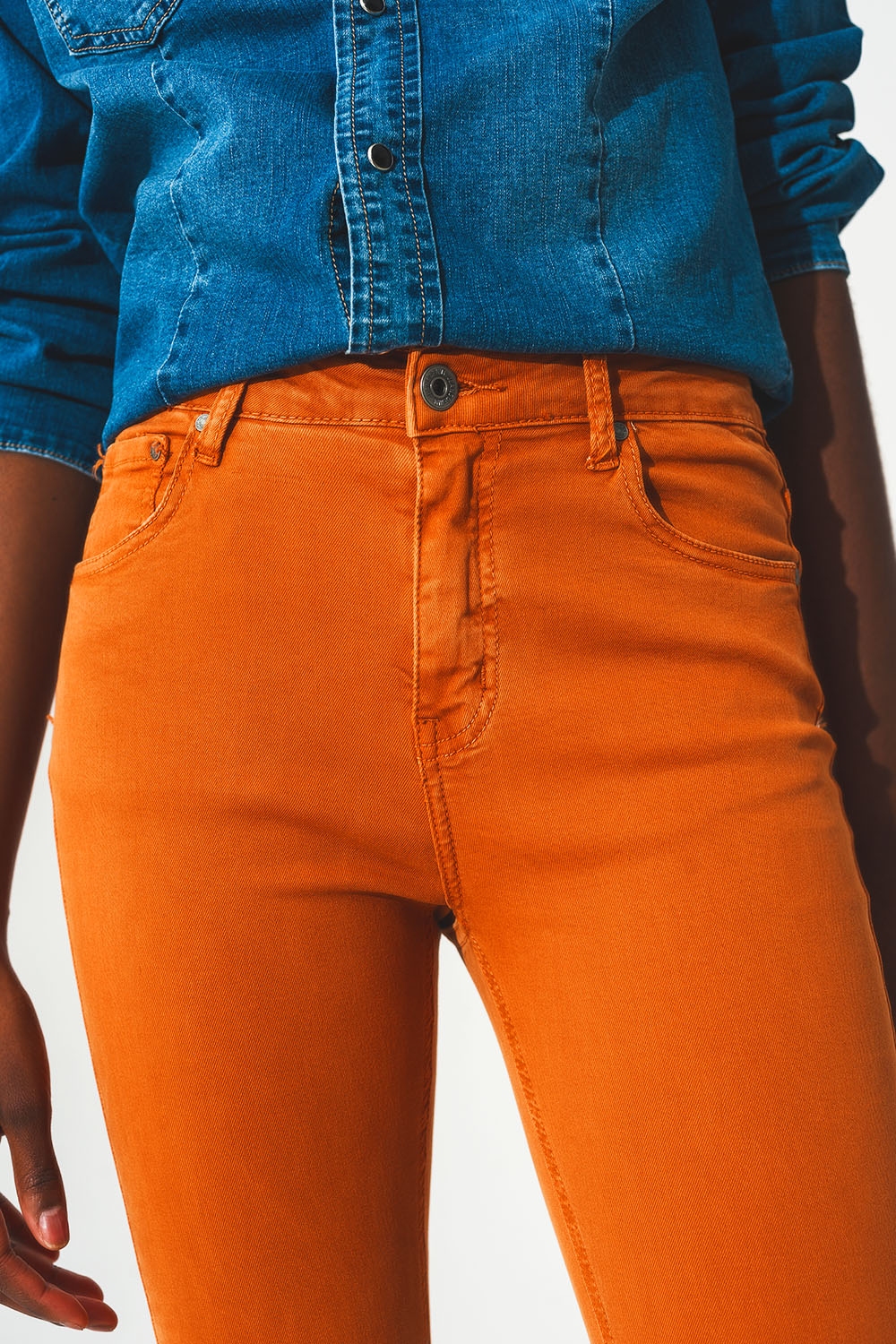 Pantalones de campana con borde de dobladillo sin rematar en naranja Pantalones de campana con borde de dobladillo sin rematar en naranja