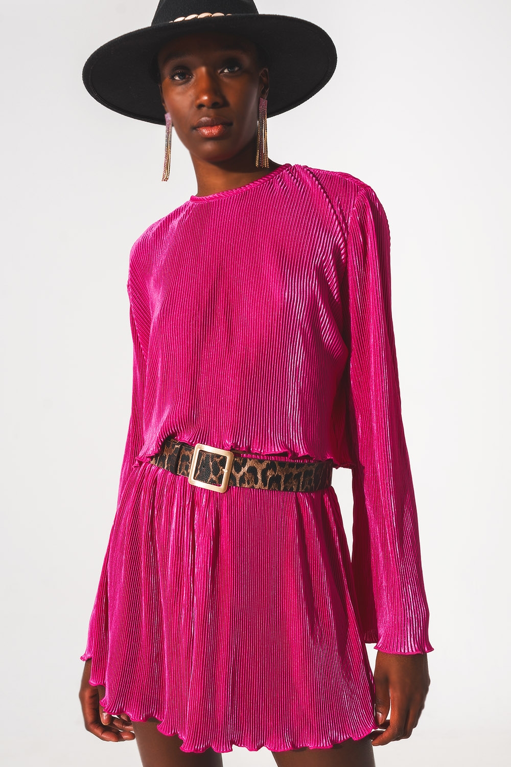 Top corto con cuello redondo plisado en fucsia Top corto con cuello redondo plisado en fucsia