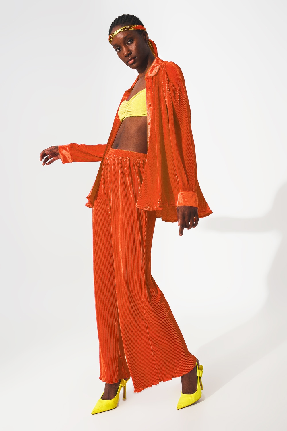 Camisa de saten plisada en naranja Camisa de saten plisada en naranja