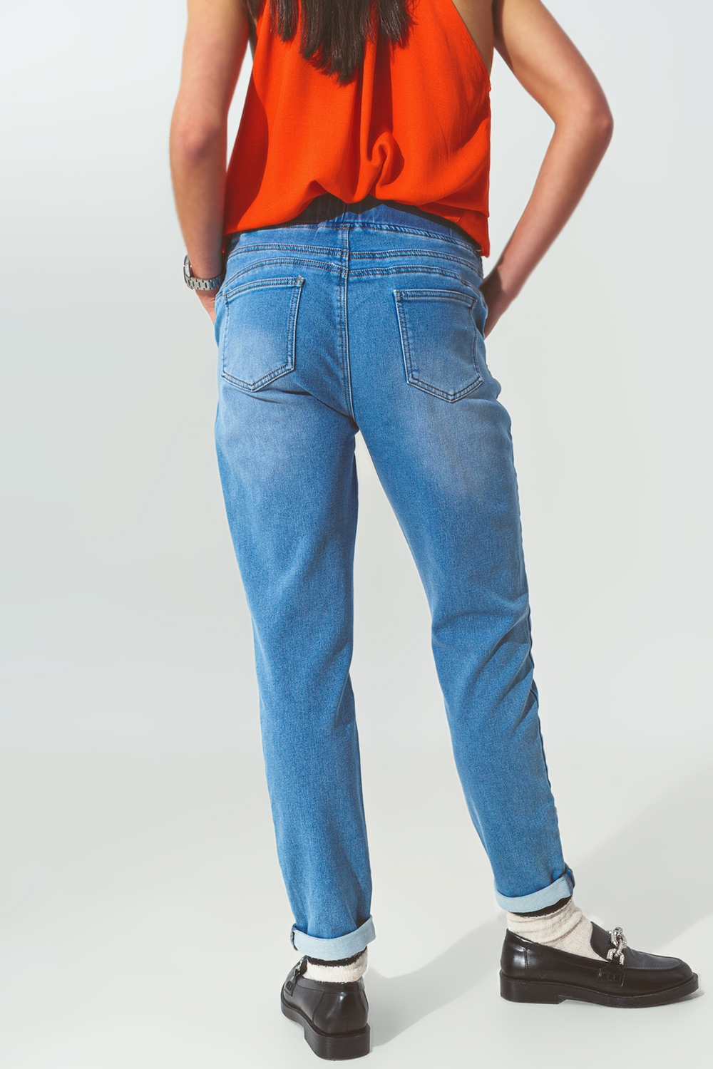Vaqueros estilo joggers con cordón Vaqueros estilo joggers con cordón