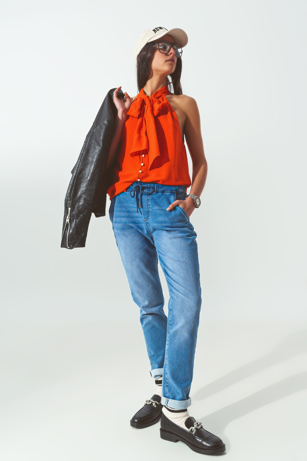 Vaqueros estilo joggers con cordón Vaqueros estilo joggers con cordón