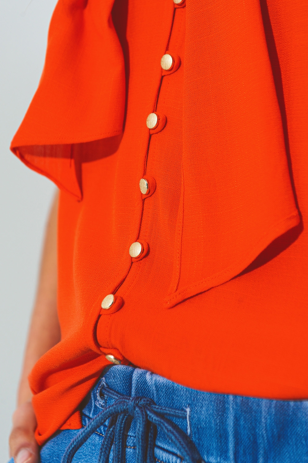 Top con Cuello Halter y Detalles de Botones en Naranja Top con Cuello Halter y Detalles de Botones en Naranja