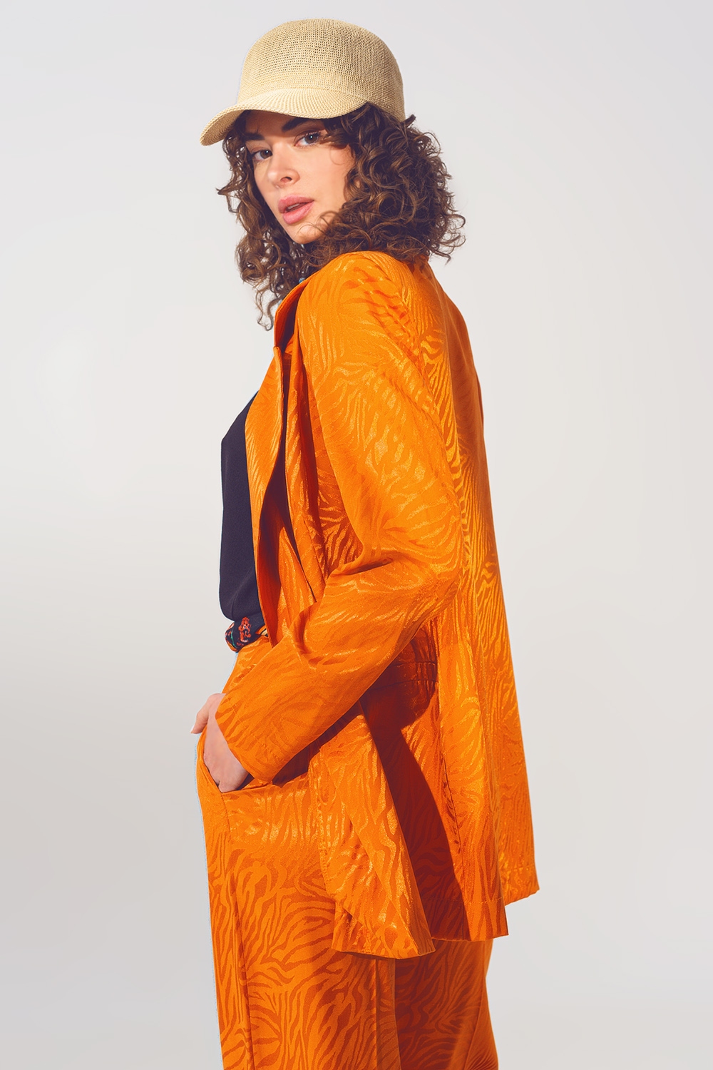 Blazer oversize con estampado de cebra en naranja Blazer oversize con estampado de cebra en naranja