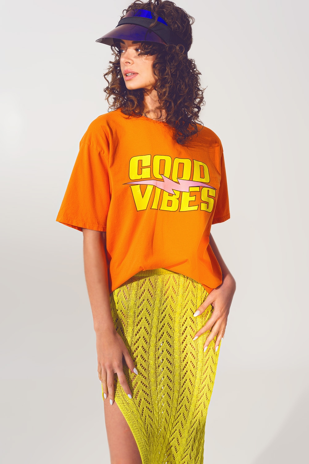 Camiseta con texto Good Vibes en naranja Camiseta con texto Good Vibes en naranja