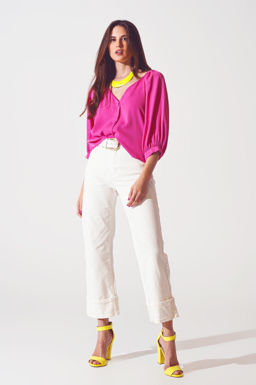 Camisa color fucsia abotonada con parte delantera de sat&eacute;n