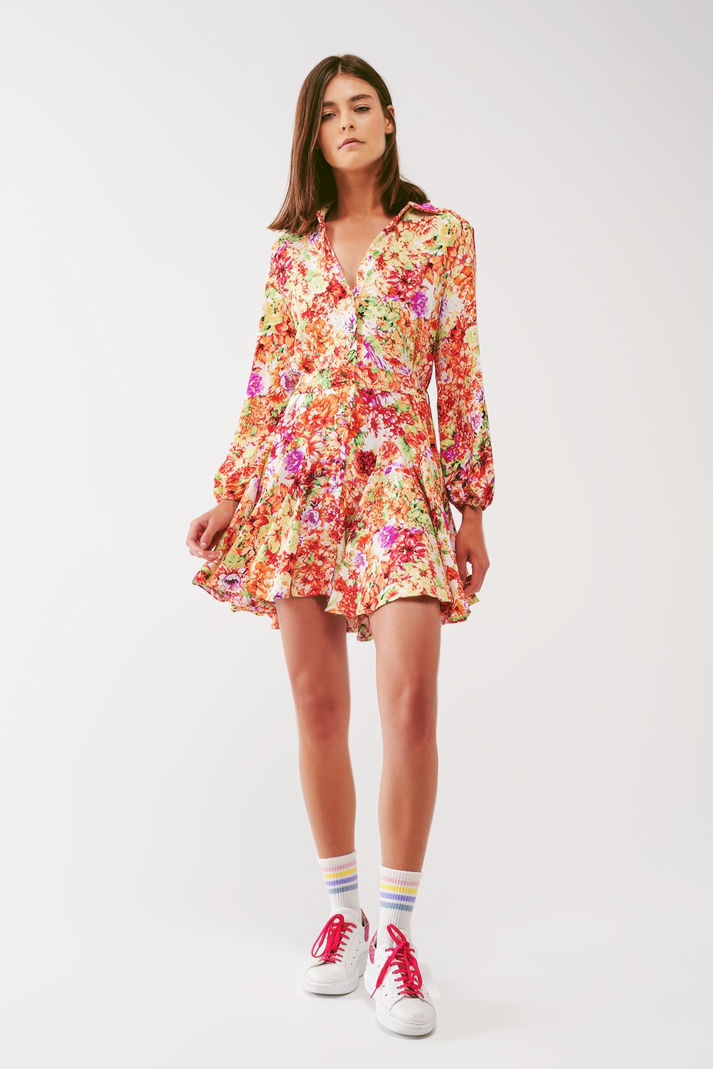 Vestido corto con volantes en estampado floral multicolor