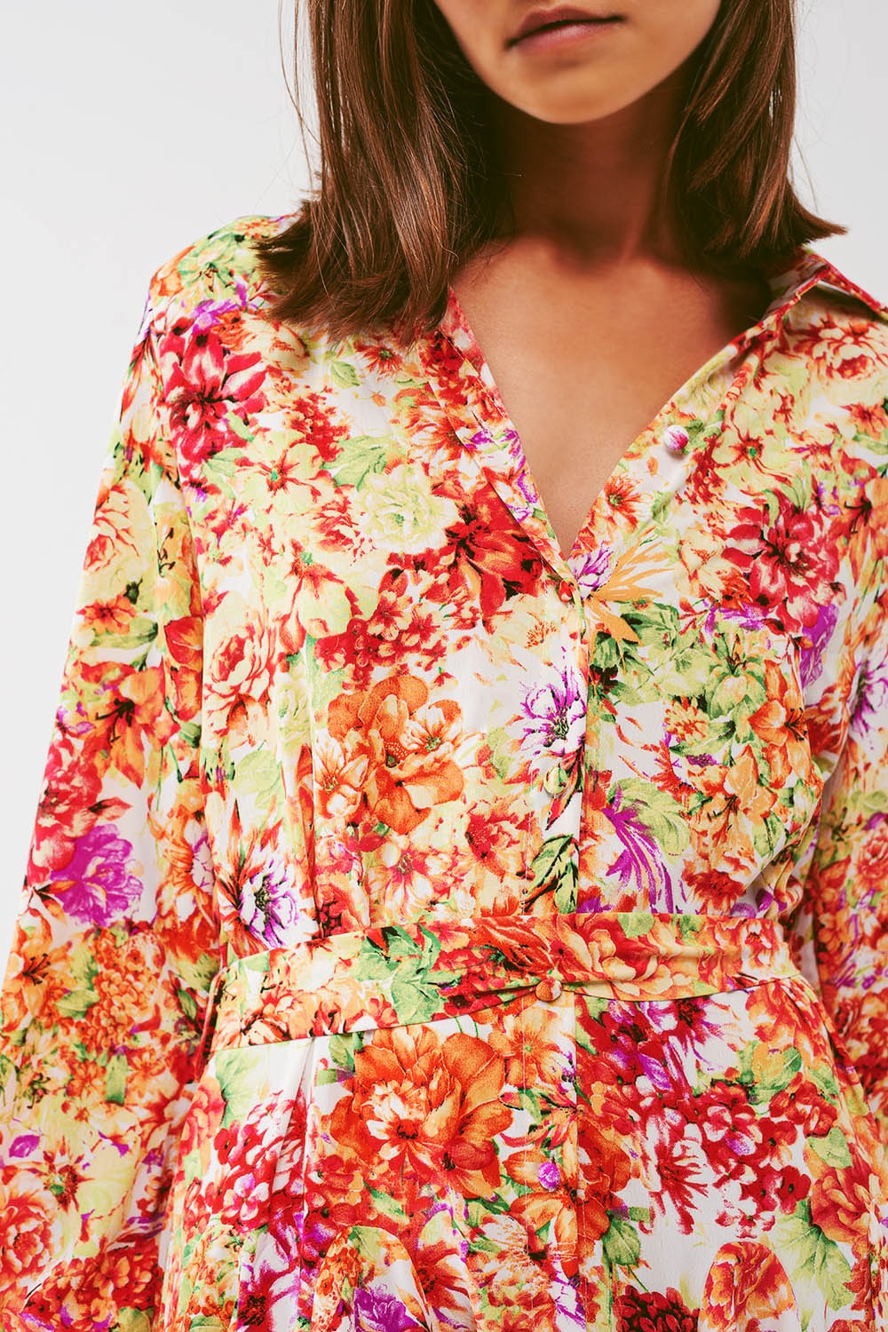 Vestido corto con volantes en estampado floral multicolor