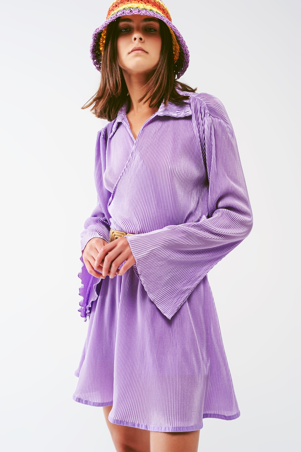 Blusa cruzada plisada de satén en lila Blusa cruzada plisada de satén en lila