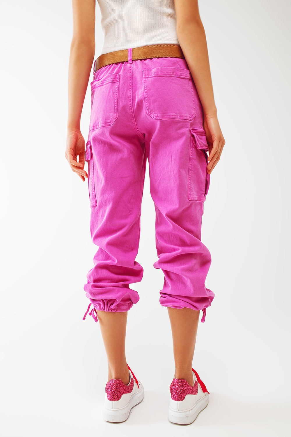Pantalones cargo con extremos de borla en fucsia Pantalones cargo con extremos de borla en fucsia