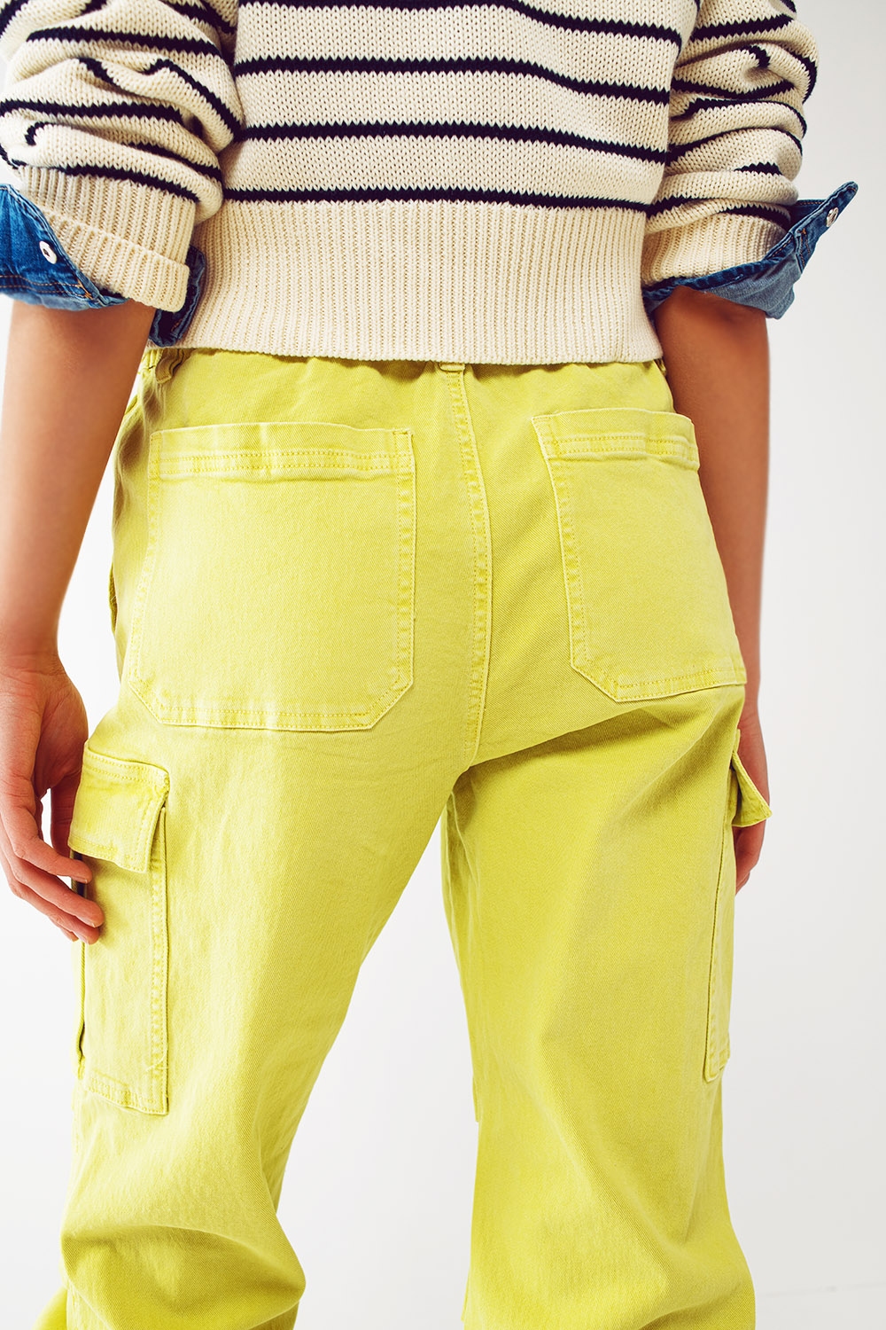 Pantalones cargo con extremos de borlas en color lima Pantalones cargo con extremos de borlas en color lima